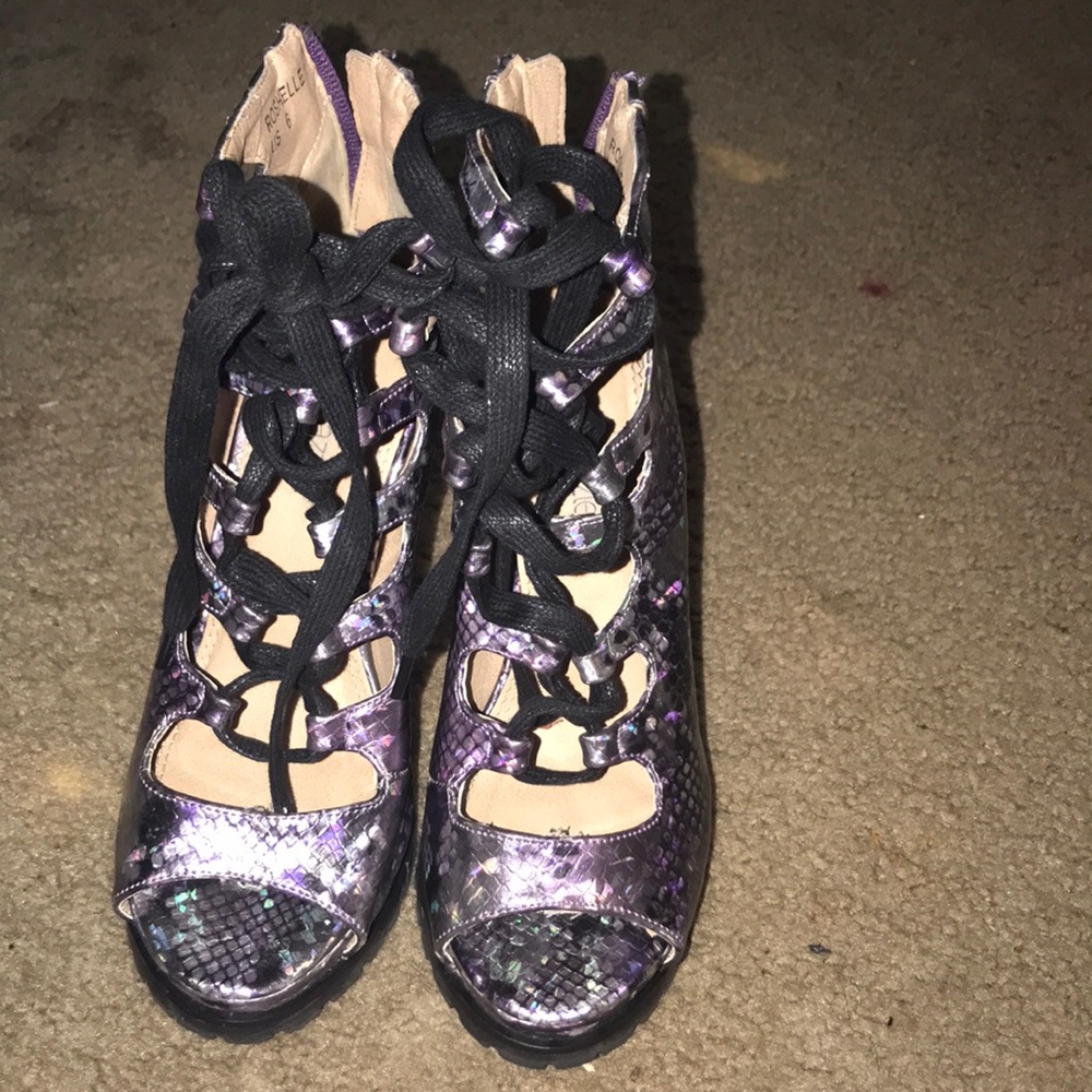 Heels - Picture 4 of 4
